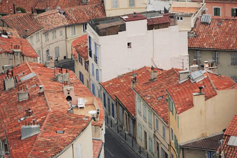 Lire la suite à propos de l’article Les toitures de Marseille : un mélange entre tradition et modernité
