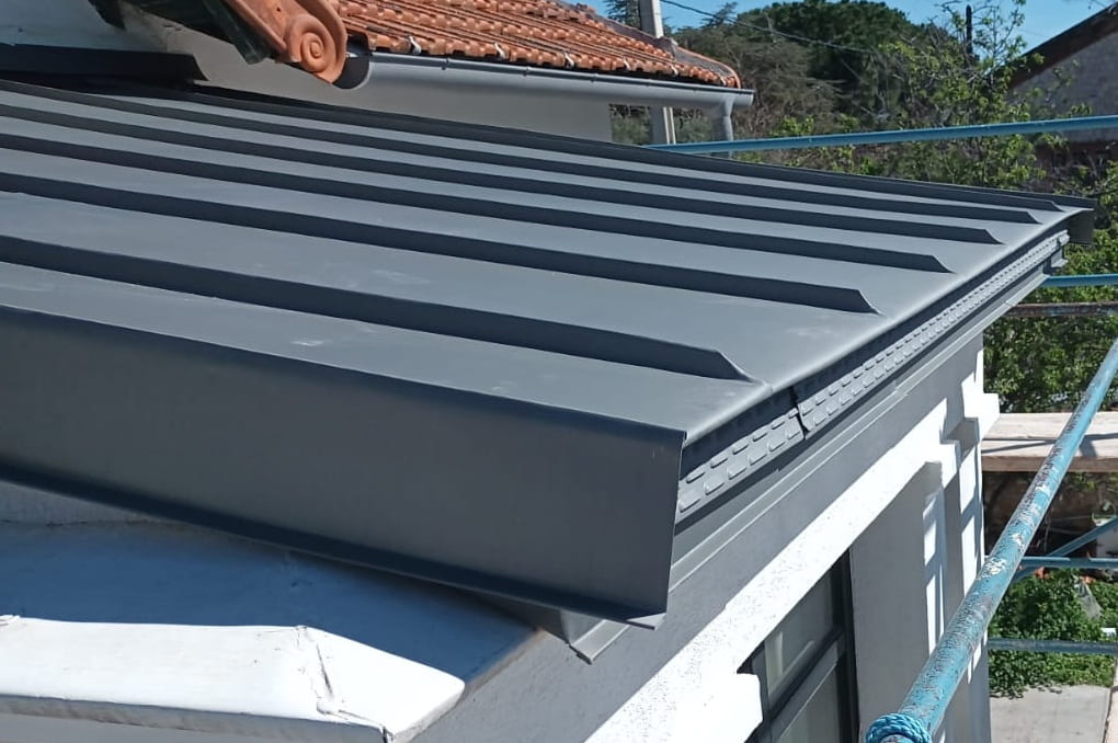 Travaux de réfection de toiture en tuiles provençales à Marseille